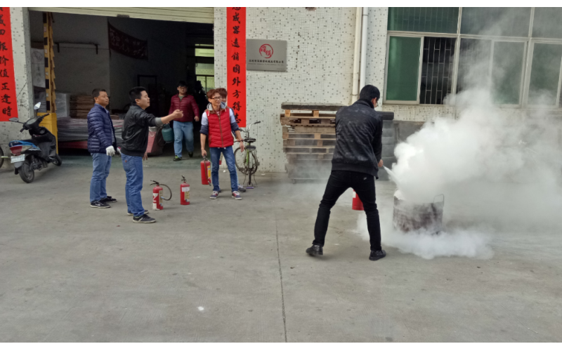 2017年3月消防演習(xí)-深圳市深模塑膠產(chǎn)品有限公司